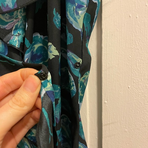 Black and green floral satin wrap top - Picture 6 of 9